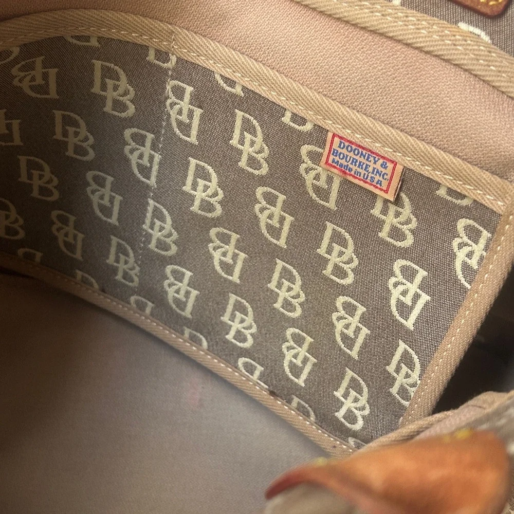 Dooney & Bourke‎ Tan and Cream Signature Logo Tote